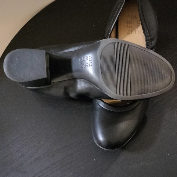 Natralizer Black heels Size 9M - Picture 5 of 5